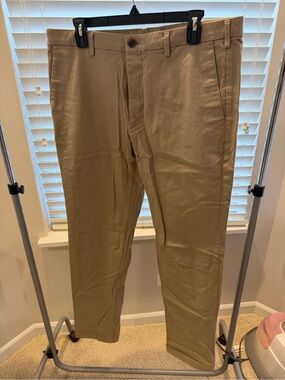 Uniqlo Men's Khaki Chinos - Light Brown Straight Fit
